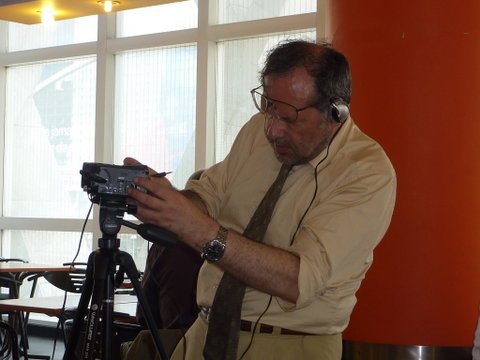 Gilles lorant travaille la prise de son.