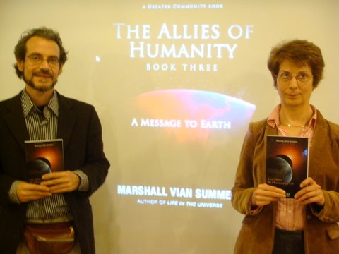 Niko & Brigitte Bézier présentent les livres des alliés de l'humanité.