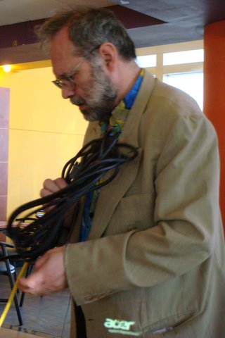 Gilles Lorant  en charmeur de cables.