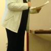 Sylvie Joubert consulte ses notes