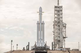 Falcon heavy près au décollage