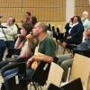  . . . Mais attentive
