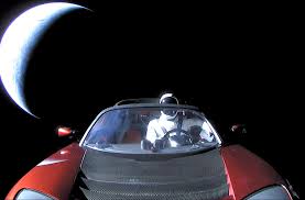 Spaceman dans sa Tesla dit adieu à la Terre